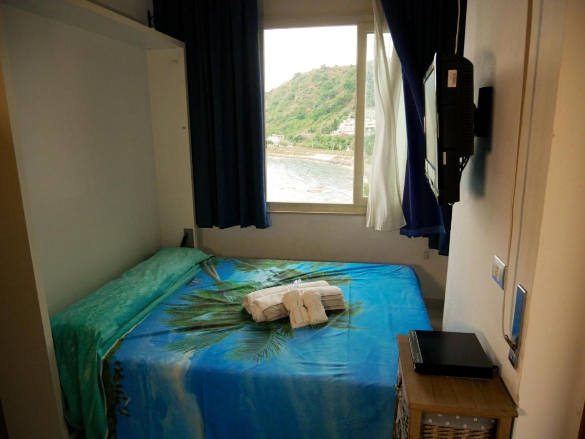 Mare Roccia Beachfront Apartment 陶尔米纳 外观 照片