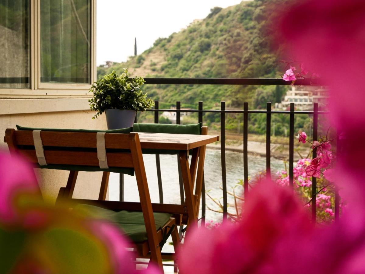 Mare Roccia Beachfront Apartment 陶尔米纳 外观 照片